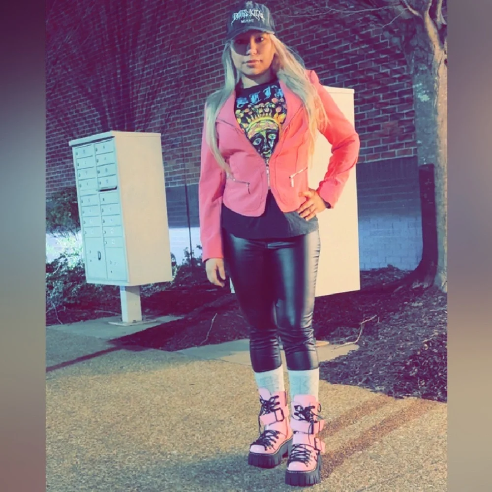 LIKE THIS POST! To be notified when I go live ♥️♥️♥️🖤🖤🖤♥️♥️♥️ - Picture 5 of 5